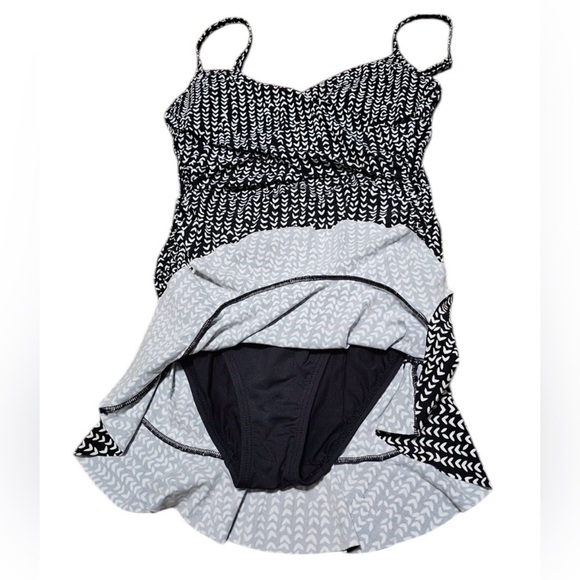 La Blanca Black and White Tummy Control Swim Dress Size 12 - Picture 4 of 6